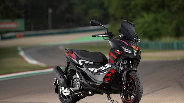Aprilia SR GT Replica